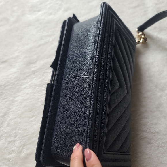 Chanel Old Medium Boy - Picture 7 of 14